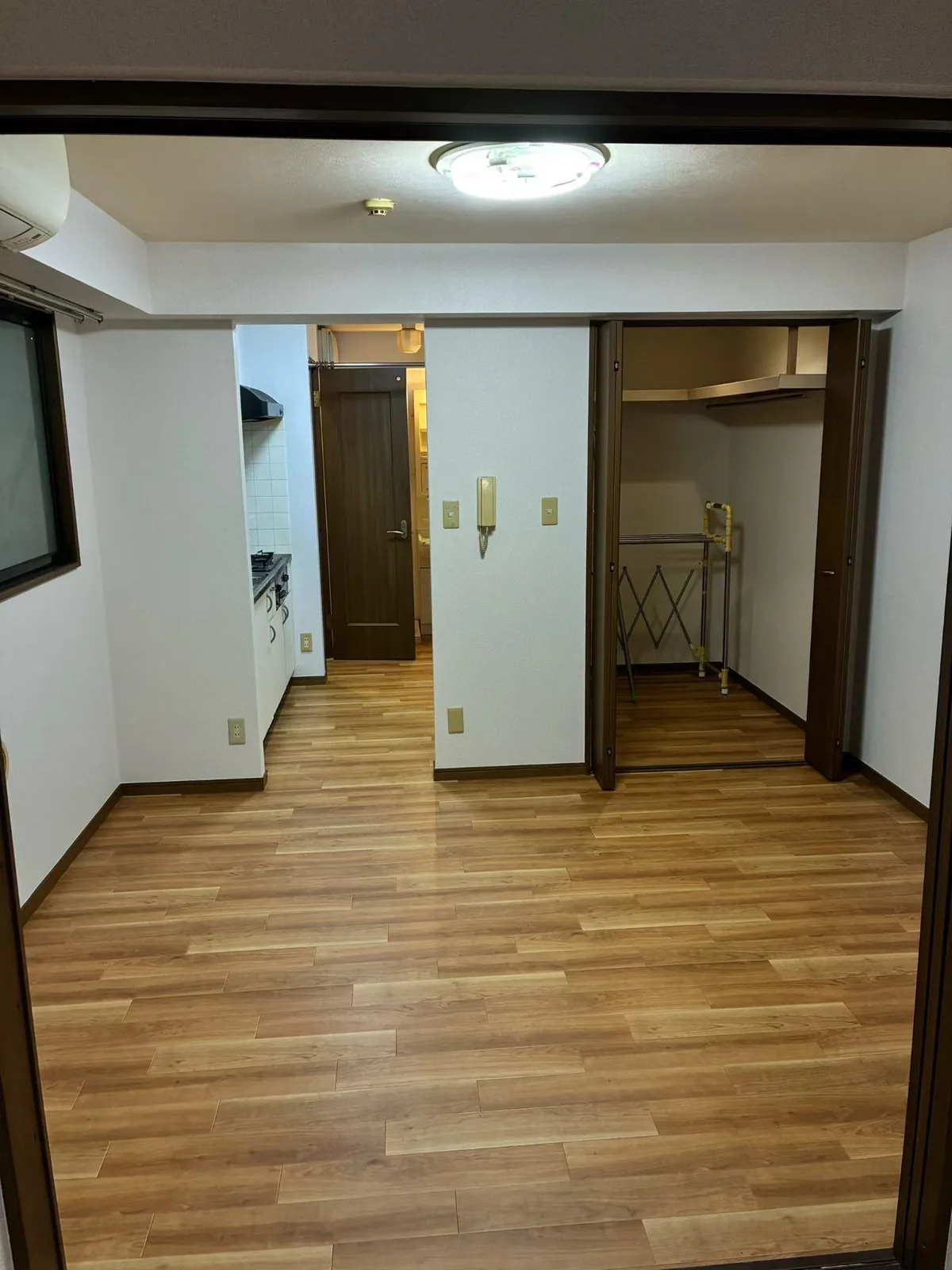 内装施工後の居室と収納まわり